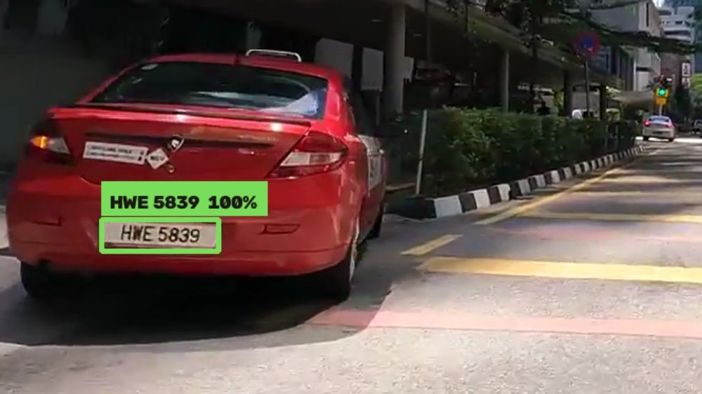 WashLens reading plate HWE 5839 on a car in a daylight entrance lane
